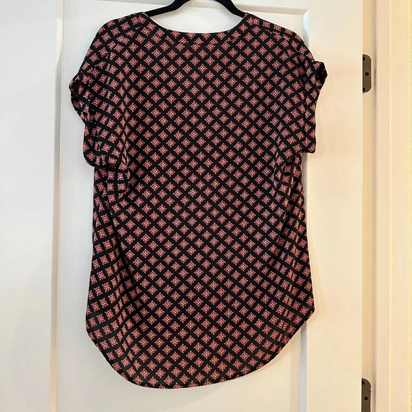 NORDSTROM PLEIONE Short Sleeve Black Pattern V Neck Blouse - small - Picture 6 of 6